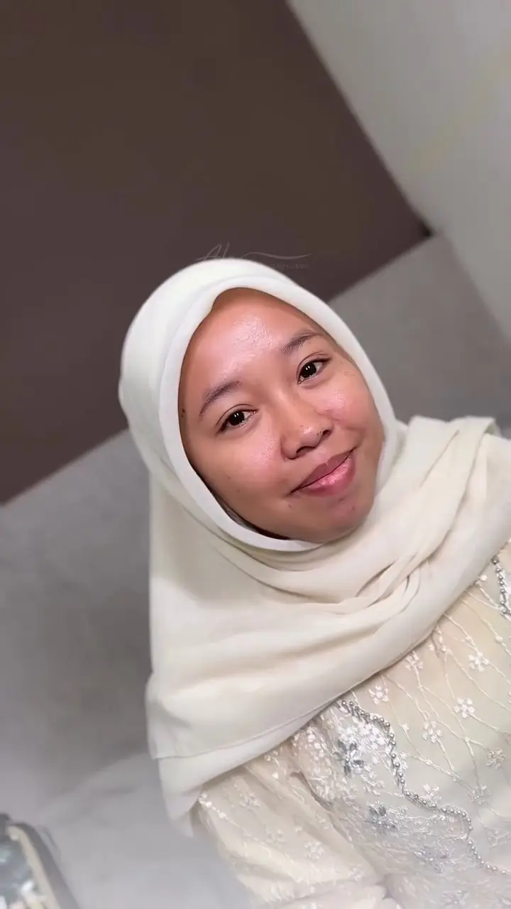 Okeu sebelum dirias, berhijab krem tanpa makeup